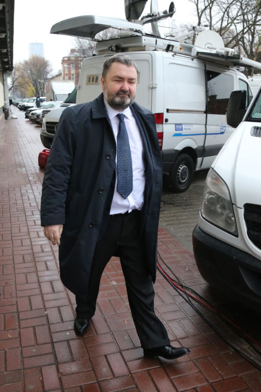 Polacy tracą pracę a oni zarabiają miliony