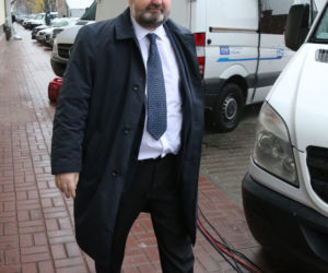 Polacy tracą pracę a oni zarabiają miliony