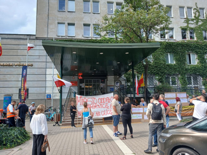Protest mieszkańców kamienicy przy ul. Środkowej 11