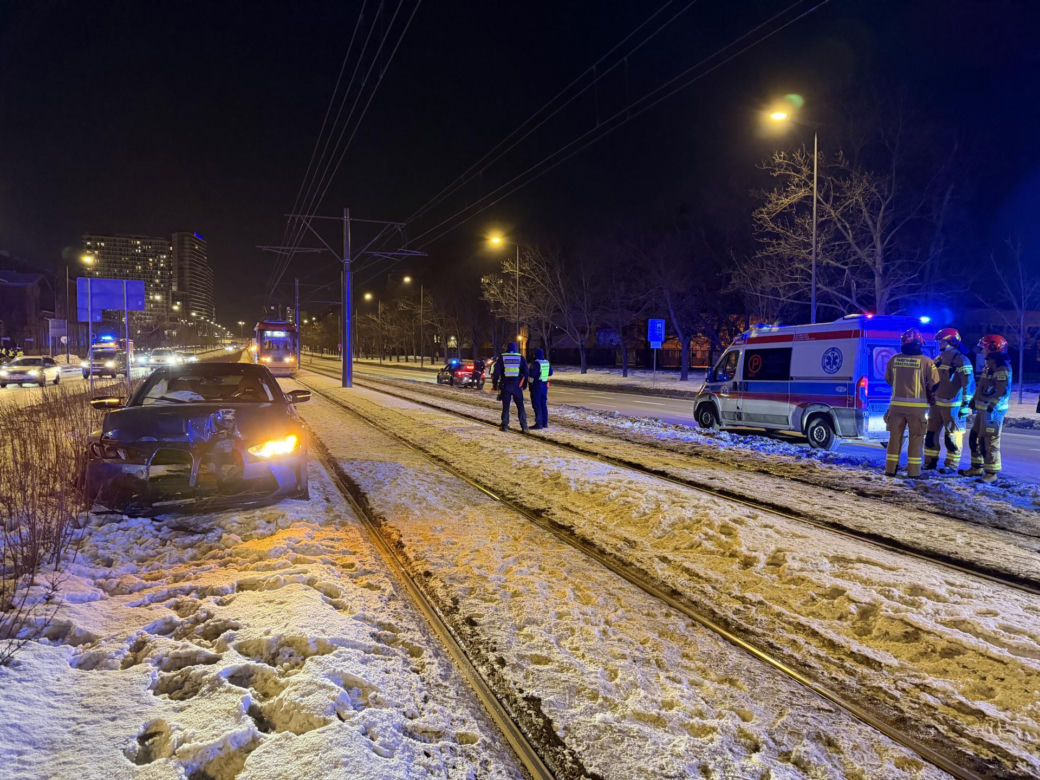 Warszawa: Tramwaje skierowane na objazdy! "Zdarzenie z udziałem BMW"