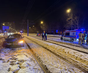 Warszawa: Tramwaje skierowane na objazdy! Zdarzenie z udziałem BMW
