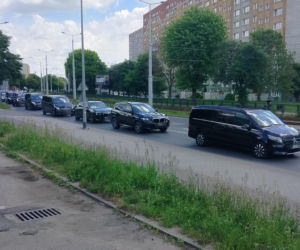 Nawrocki na procesji z rodziną