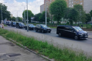 Nawrocki na procesji z rodziną