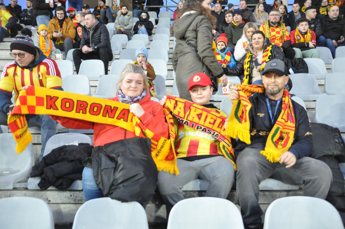 Korona Kielce - Legia Warszawa. Zdjęcia kibiców na Suzuki Arenie