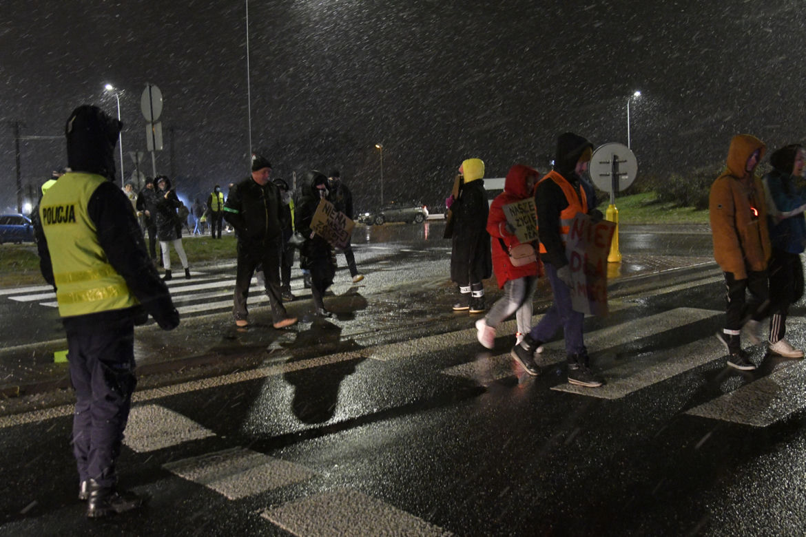 Blokowali rondo bo nie chcą smrodu. „Burmistrz sprzedał nasze zdrowie!”
