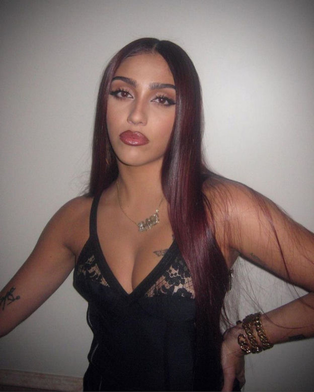Piękna Lourdes Leon w odważnej sesji. Co ona ma ręce?