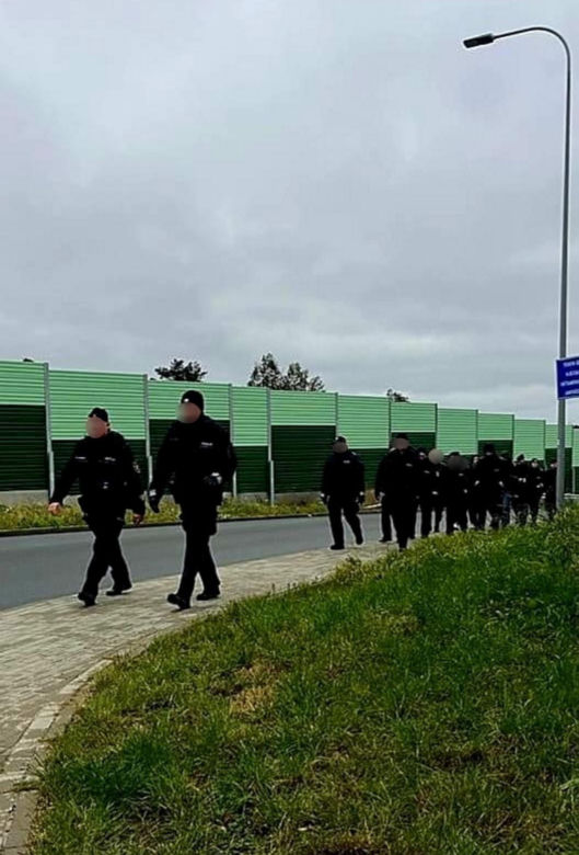Zamknięte lasy, policjanci i żołnierze z długą bronią. Tak wygląda jedna z największych obław w historii Polski