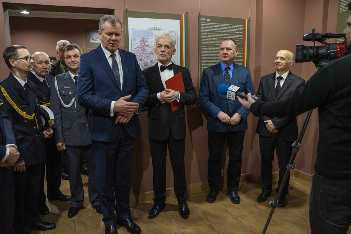 Pokaz mody lat 20. i 30. w Muzeum Orła Białego w Skarżysku-Kamiennej