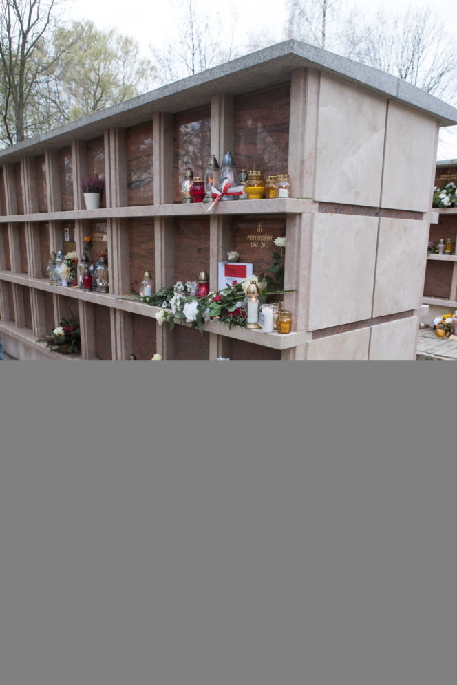 Pogrzeb Piotra Szczęsnego, który podpalił się pod Pałacem Kultury w Warszawie