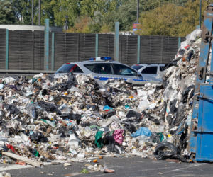 15 ton śmieci zasypało Trasę AK