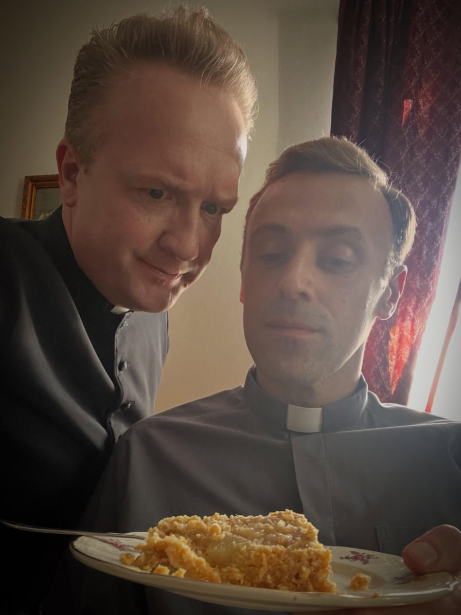 Ranczo 11 sezon. Ksiądz Robert (Bartek Kasprzykowski), ksiądz Maciej (Mateusz Rusin)