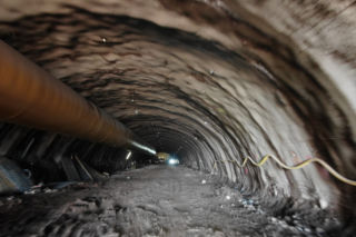 Dolny Śląsk: Zaskakujące odkrycie podczas drążenia tunelu. Robotnicy odkryli tajemniczą sztolnię