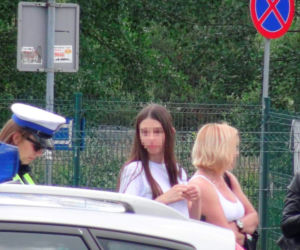 15-latka smartem ruszyła w miasto. Uderzyła w nissana na Białołęce
