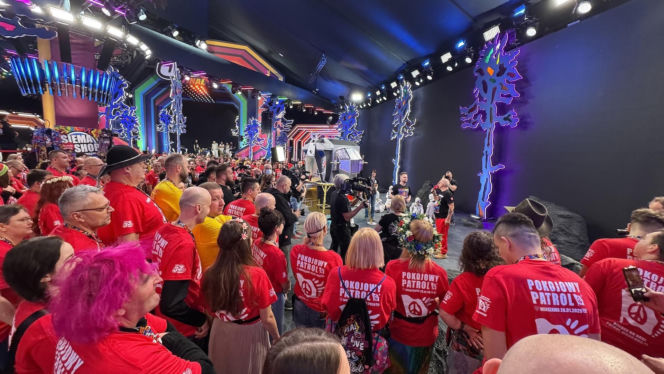 Historia WOŚP w obiektywie. Film ukazuje fenomen społeczny Fundacji Jurka Owsiaka