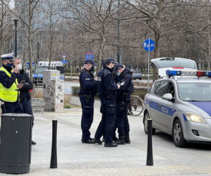 Staranował hulajnogę, uciekł i wrócił. Wypadek w samym centrum Warszawy 