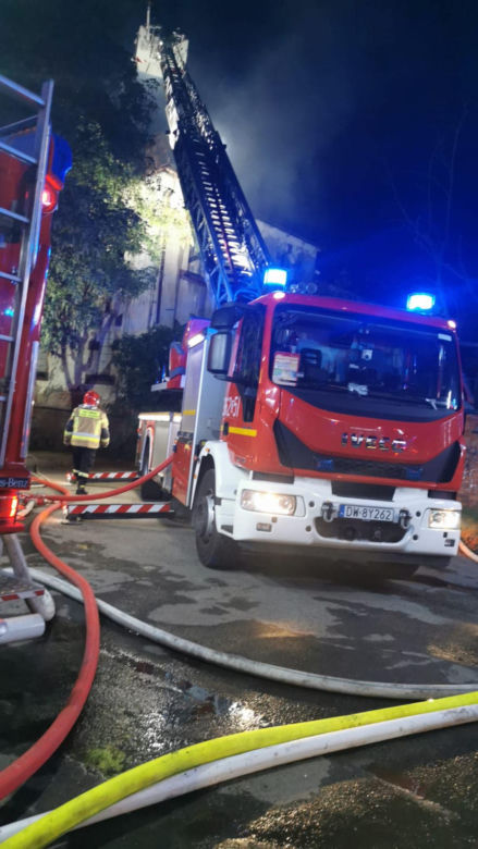 Potężny pożar w Legnicy. Płonął były radziecki szpital 