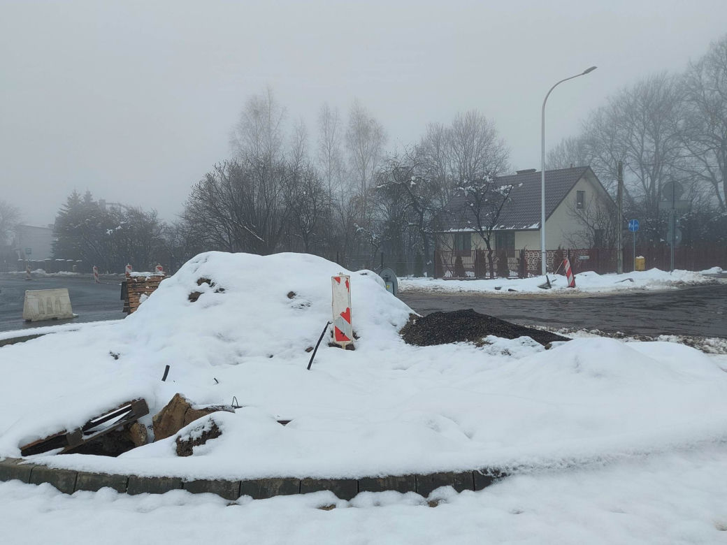 Zamykają ulicę Moniuszki. Przed nami kolejny etap budowy ronda