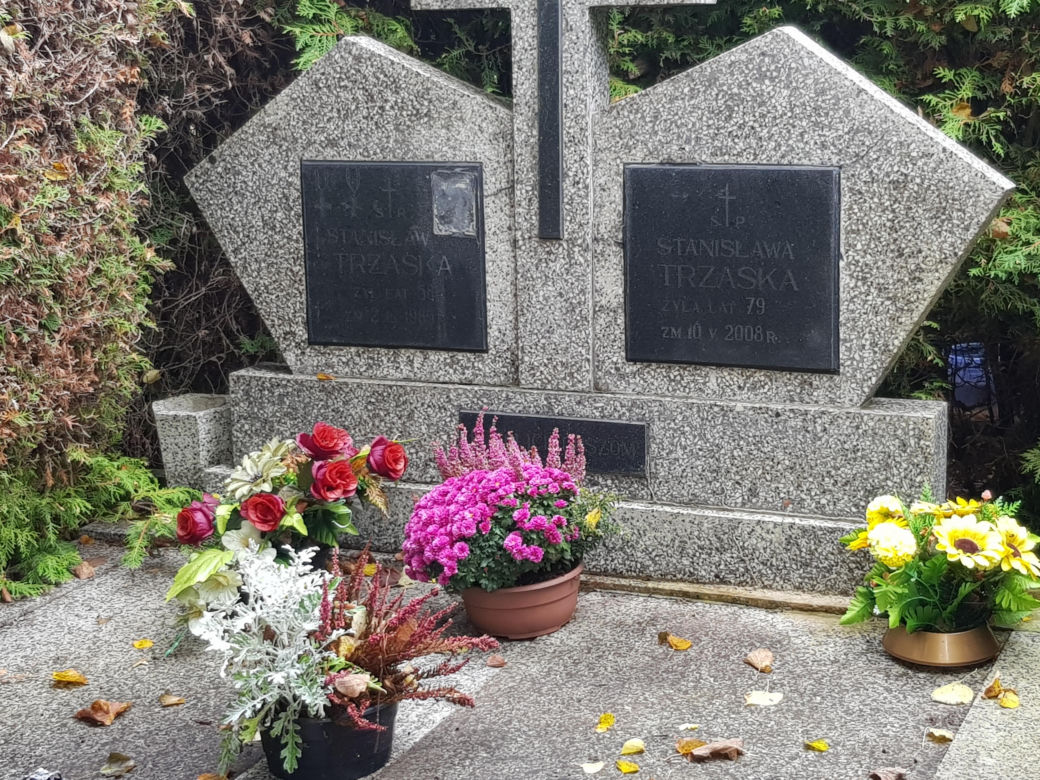 Zrobiliśmy spacer po białostockich nekropoliach. Sprawdź w jakim stanie są nagrobki historycznych postaci [ZDJĘCIA]