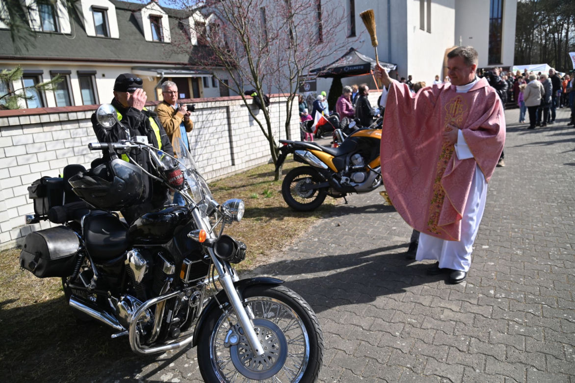 "Słodko jest pomagać". Motocyklowy piknik dla Ukrainy w Szczecinie Dąbiu