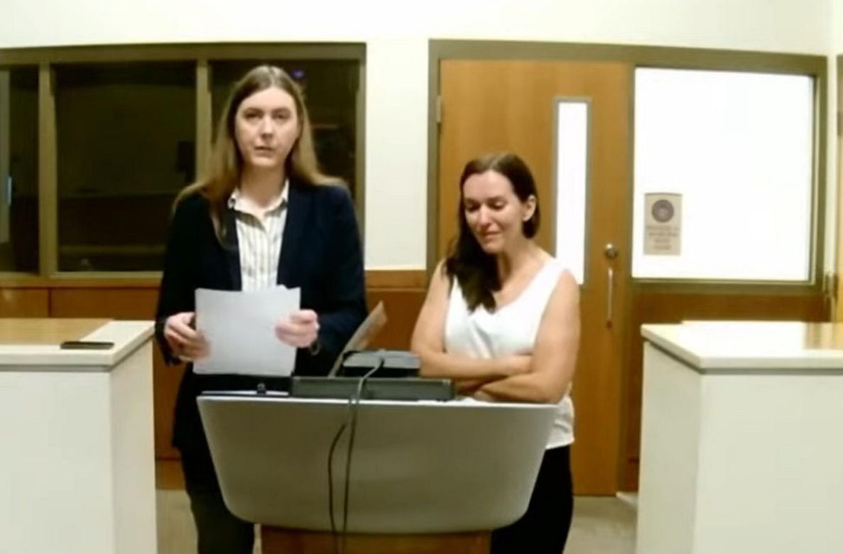 Rodzice ugotowali 5-latka w aucie po chrzcie! "Imprezowali, on umierał"