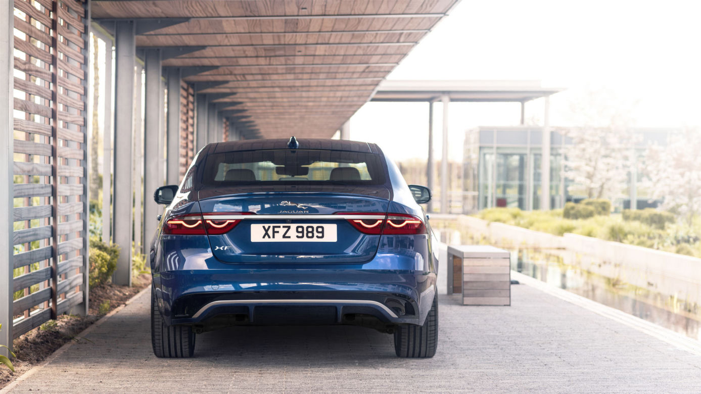 Nowy Jaguar XF (2021)