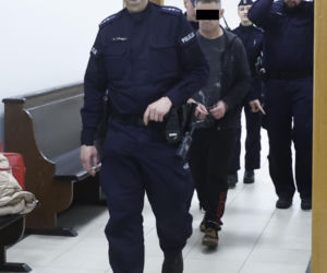 „Sztuczną szczękę wepchnięto jej do gardła”. Przerażające ustalenia. W mieszkaniu w Warszawie znaleziono cztery ciała