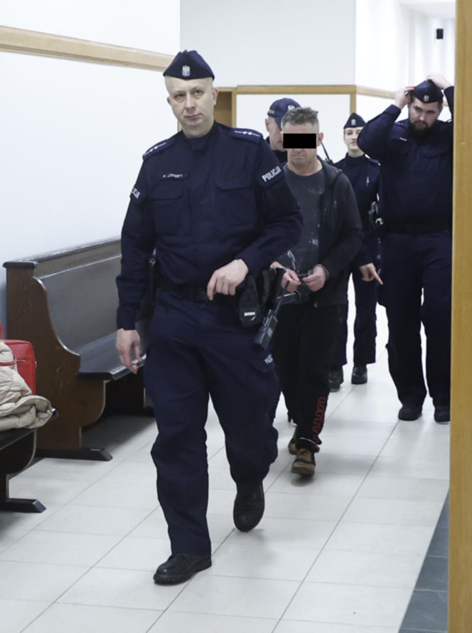 „Sztuczną szczękę wepchnięto jej do gardła”. Przerażające ustalenia. W mieszkaniu w Warszawie znaleziono cztery ciała