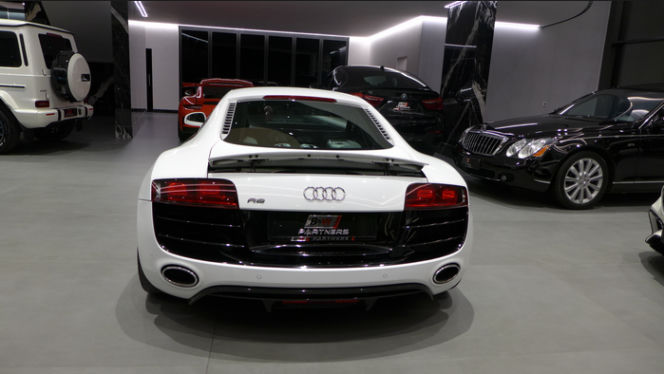 Fit Lovers kupili sobie nowy samochód z silnikiem V10. To sportowe coupe kosztuje krocie!
