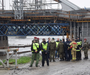 Nowy most kolejowy w Krakowie zagrożony? Służby walczą o uratowanie konstrukcji