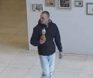 Okradli sklep w Zielonych Arkadach. Teraz szuka ich policja!