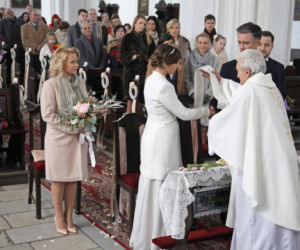 Pierwsza miłość. Kinga (Aleksandra Zienkiewicz), Artur (Łukasz Płoszajski), Marysia (Aneta Zając)