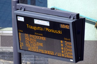 Autobusy wietrzą się na wiosnę. Śnieżynki na tablicach SDIP