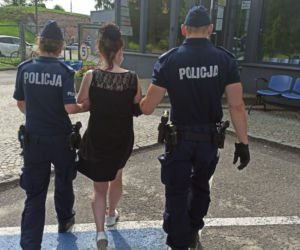 Akcja kryminalnych z Torunia w hotelu na terenie Lubicza Dolnego. Para przestępców zatrzymana