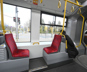 Koniec ze spaniem na siedzeniach w komunikacji miejskiej. Radni przegłosowali uchwałę
