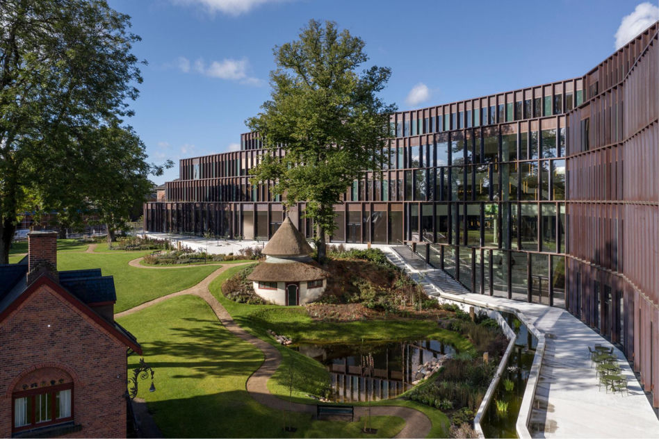 Miedziane elewacje niczym kadzie - Carlsberg; Kopenhaga; proj. CF Møller Architects