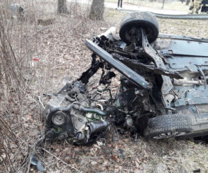To cud, że kierowca przeżył ten wypadek! KOSZMARNE dachowanie w Starym Sączu