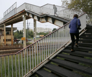 Na skrzyżowaniu ul. Radzymińskiej z ul. Naczelnikowską brakuje przejścia dla pieszych. Czy udręka mieszkańców kiedyś się skończy?