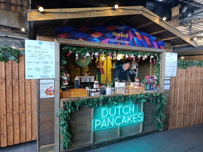 Jest rozmach! - tak polscy turyści oceniają świąteczny jarmark w Londynie. Kramy stoją też przy słynnym London Eye – z widokiem na Big Bena. Zobaczcie nasze zdjęcia!