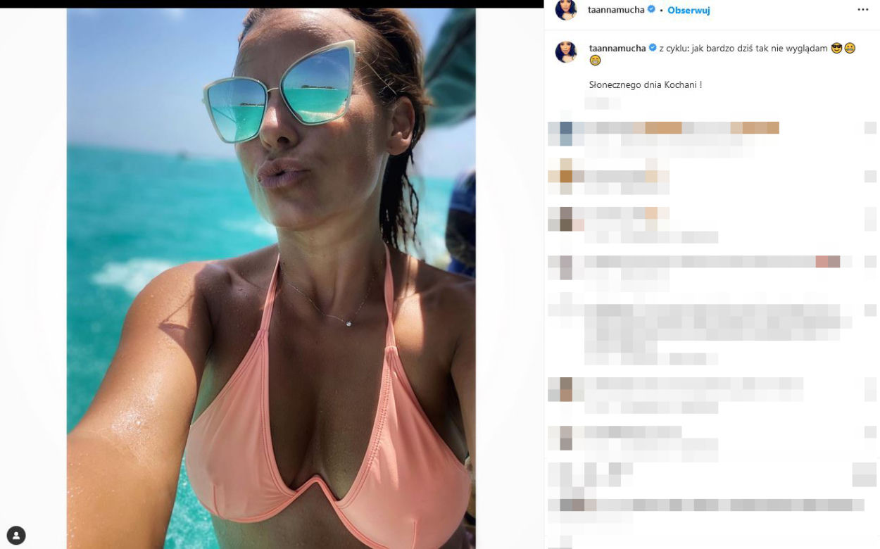 Anna Mucha wypina pośladki przed kościołem