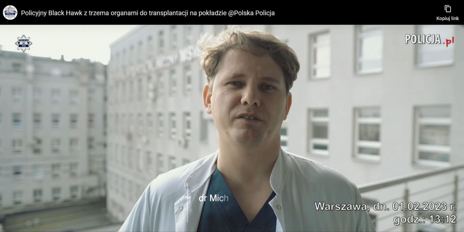 Policyjny Black Hawk w akcji. Na pokładzie śmigłowca narządy do przeszczepu