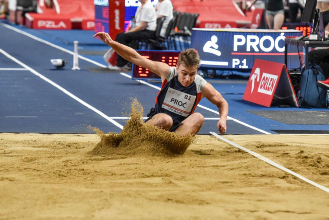 Halowe mistrzostwa Polski w Kujawsko-Pomorskiej Arenie Toruń. Zdjęcia kibiców i zawodników
