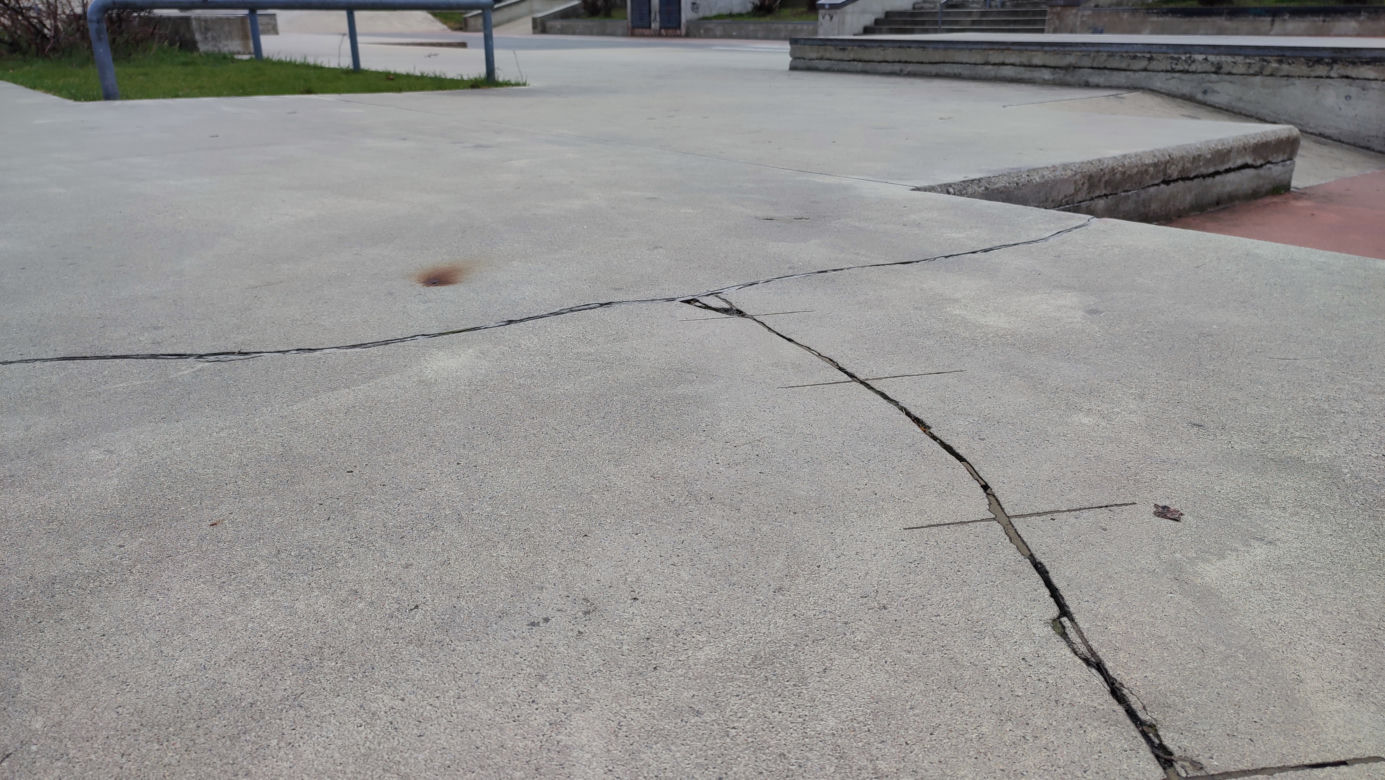 Skateplaza pęka