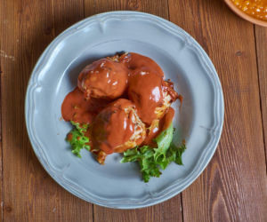 Francuski sekret na soczystego kurczaka? Ten prosty trik z octem i miodem zmienia wszystko