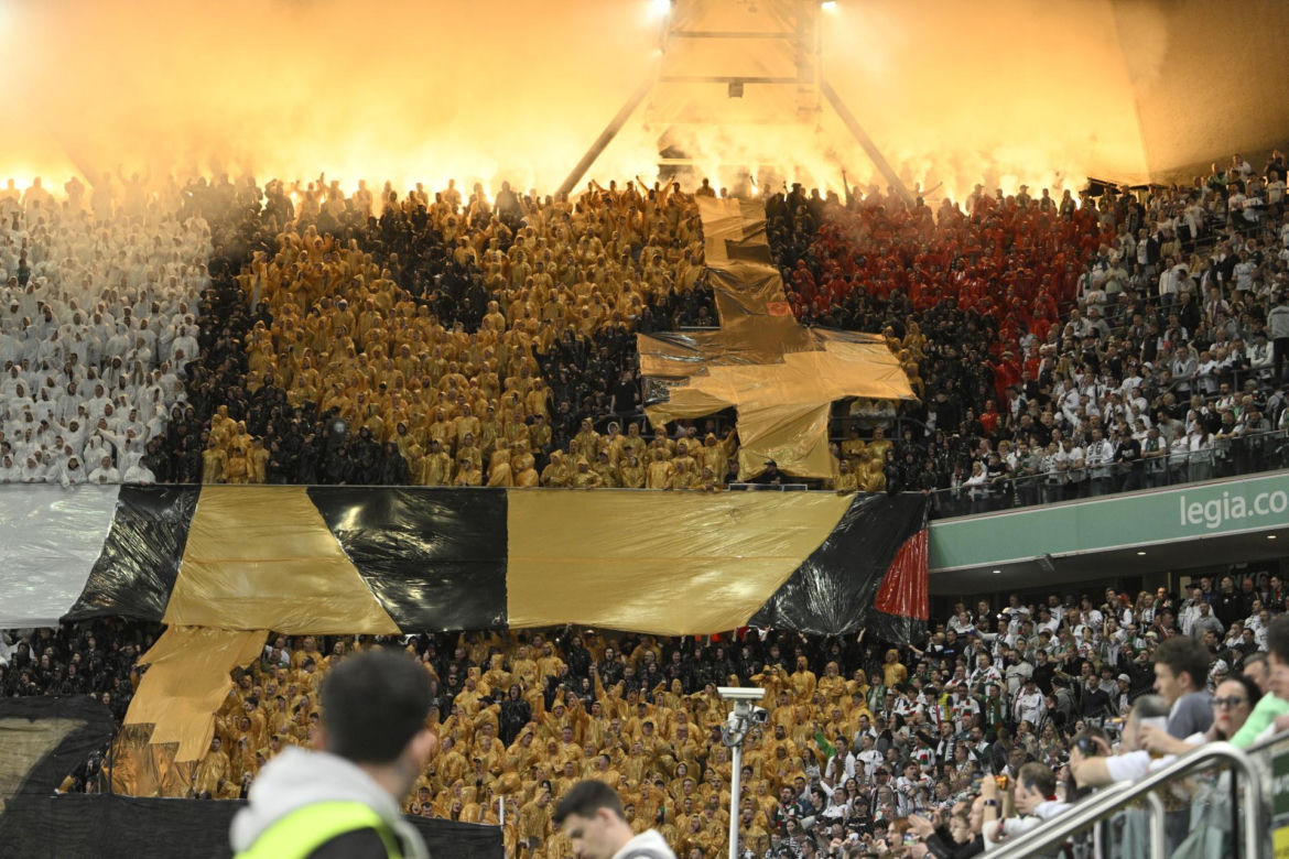 Kibice nie zawiedli podczas meczu Legia - Widzew. Efektowne zdjęcia z trybun