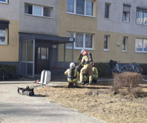 Pożar w bloku w Kościanie. Lokatorzy czekali na pomoc na balkonach