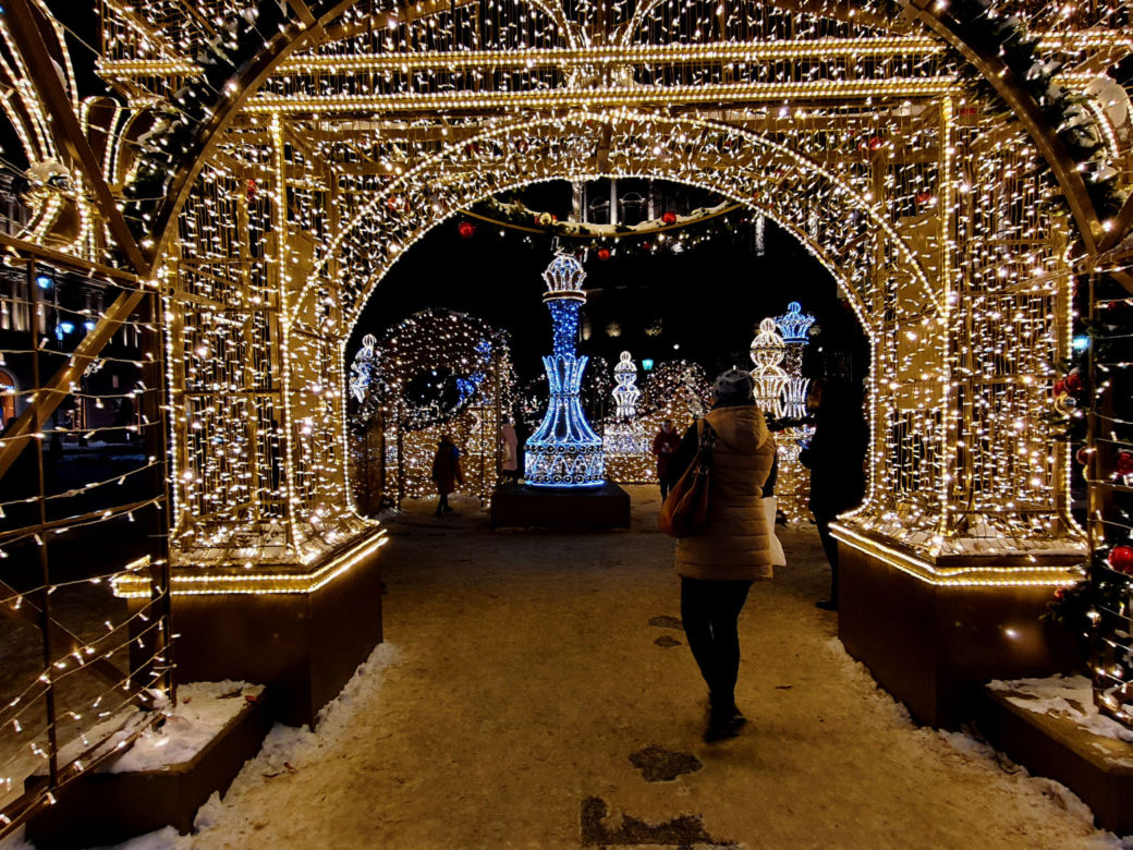 Warszawska iluminacja świąteczna. Magiczny spacer Traktem Królewskim