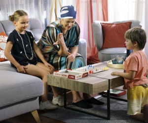 Barwy szczęścia, odc. 2195. Iza (Agnieszka Warchulska), Paulinka (Lena Jastrzębska), Ksawery (Bartosz Gruchot)	