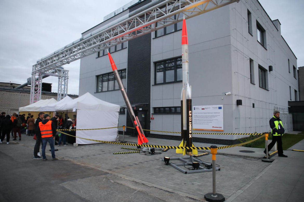 Noc w Instytucie Lotnictwa w Warszawie