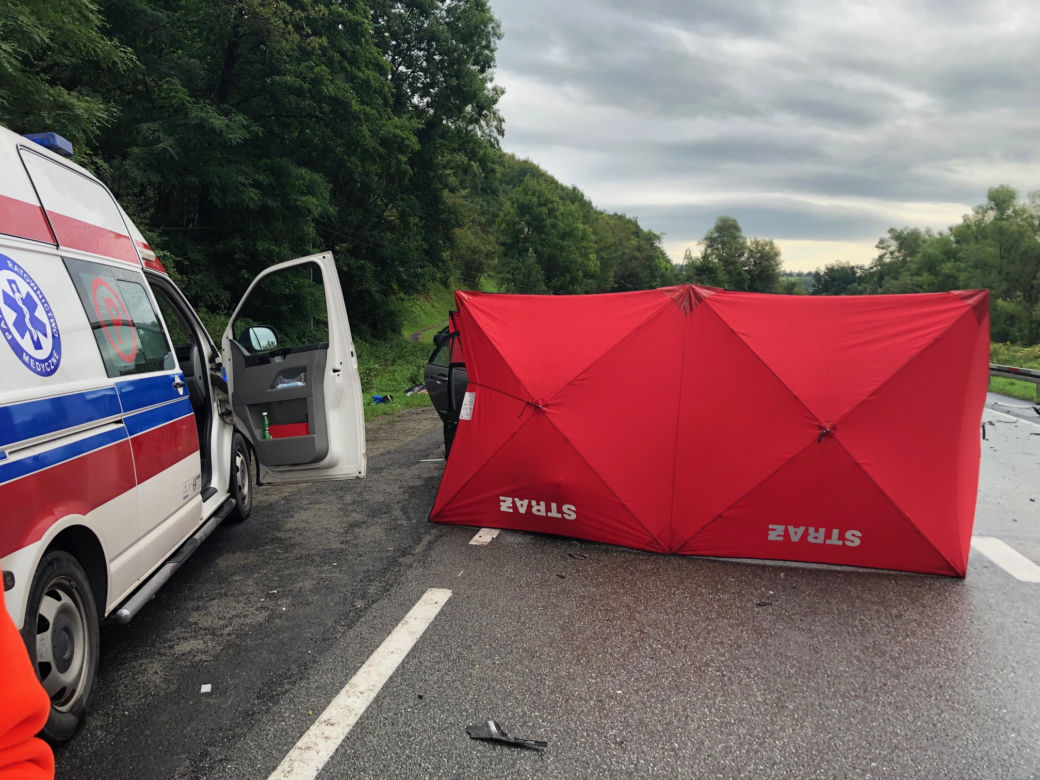 Wypadek w Witowicach Górnych. Nie żyją dwie osoby, ranne są dzieci