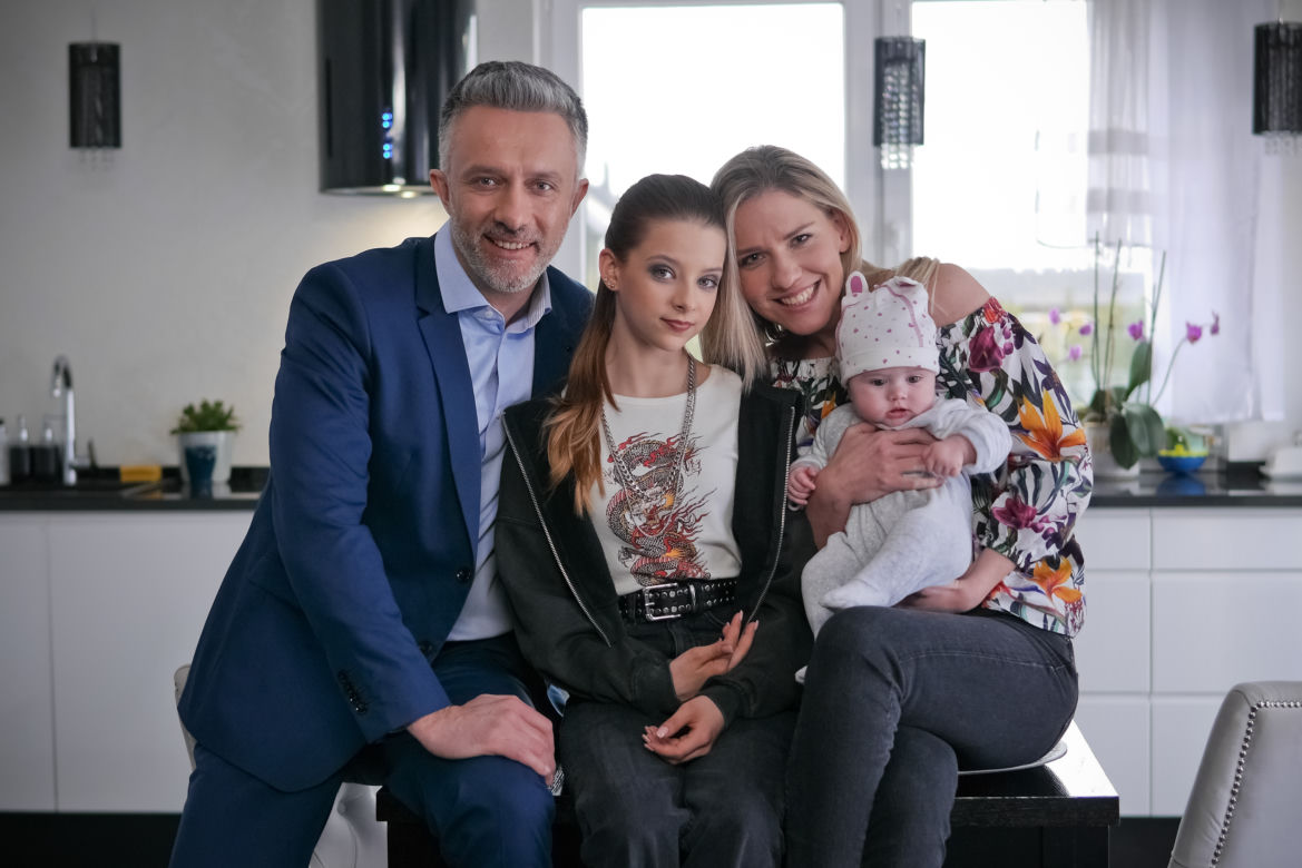 Pierwsza miłość po wakacjach. Stasia (Maja Oświecińska), Artur (Łukasz Płoszajski), Dorota (Magdalena Wróbel)